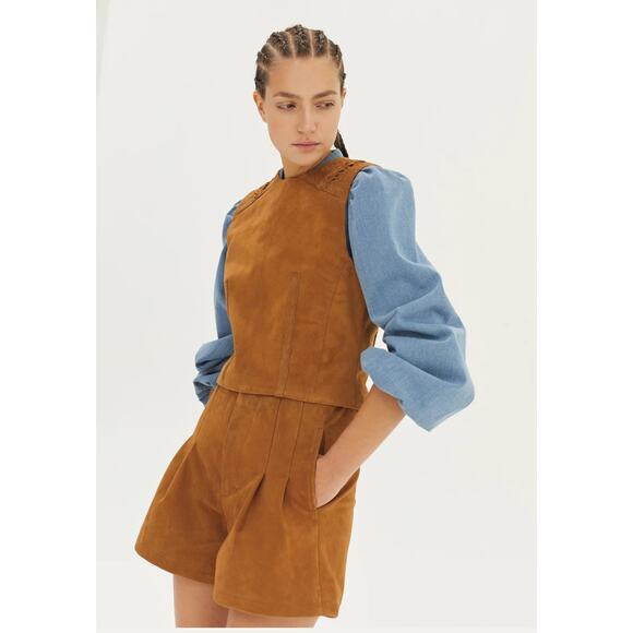 Lanhtropy Friday Pleated Shorts in Tan Goat Suede M - Picture 2 of 3